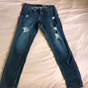 Distressed Aeropostale skinny jeans